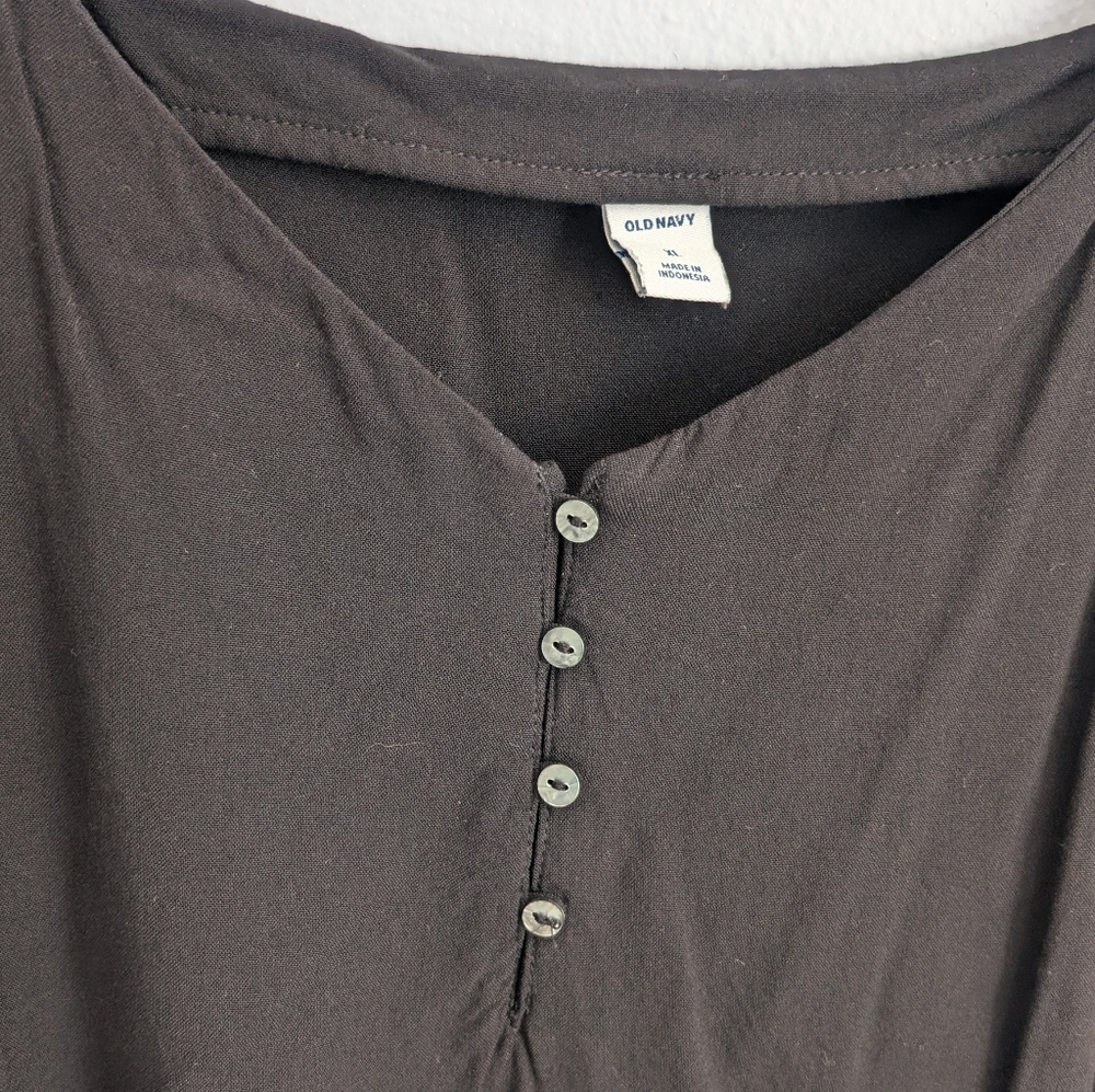 Black Spaghetti Strap Button Front Lightweight Ta… - image 3
